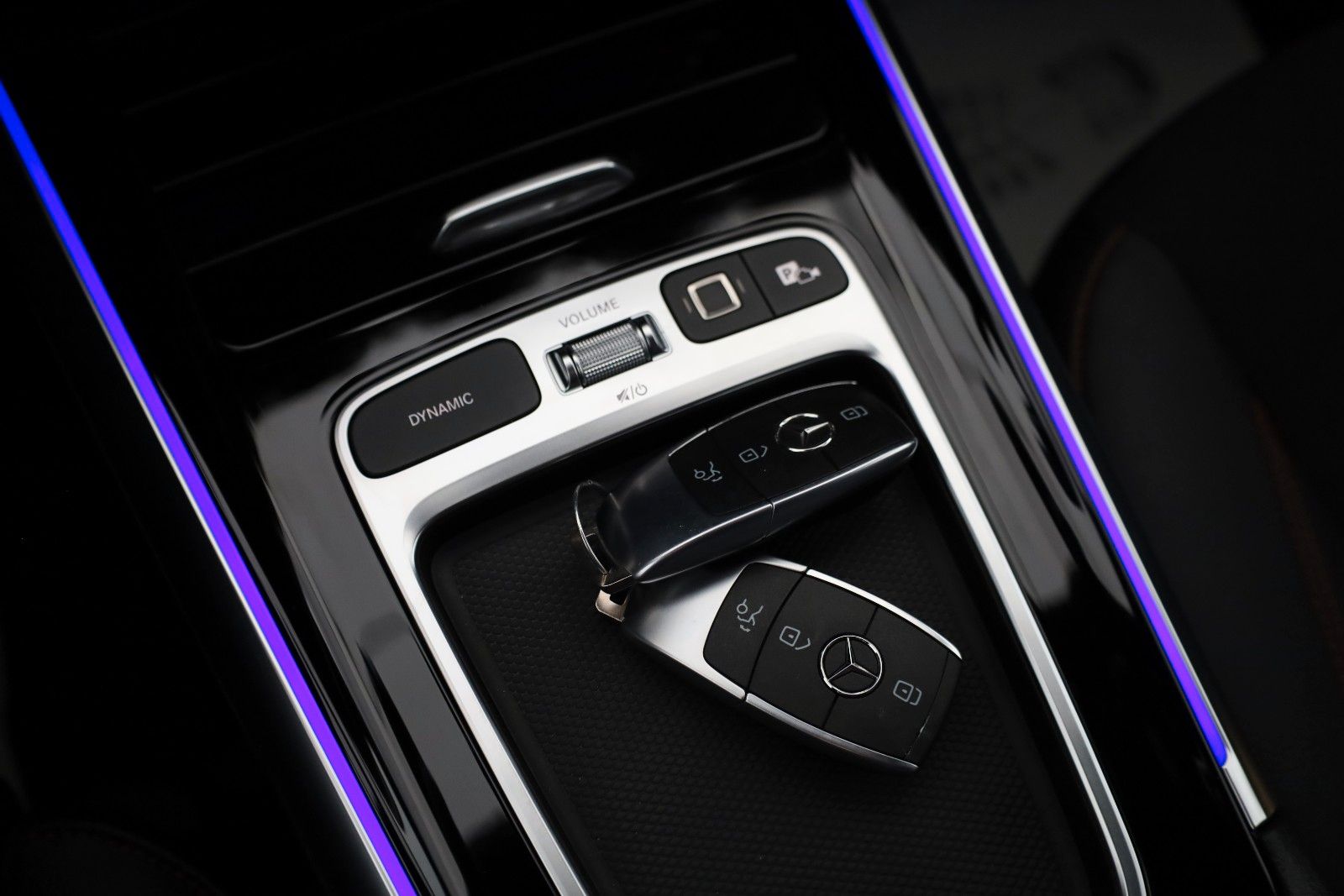 Fahrzeugabbildung Mercedes-Benz GLA 250 e AMG line,TLeder,Navi,LED,SH,Kamera,ACC