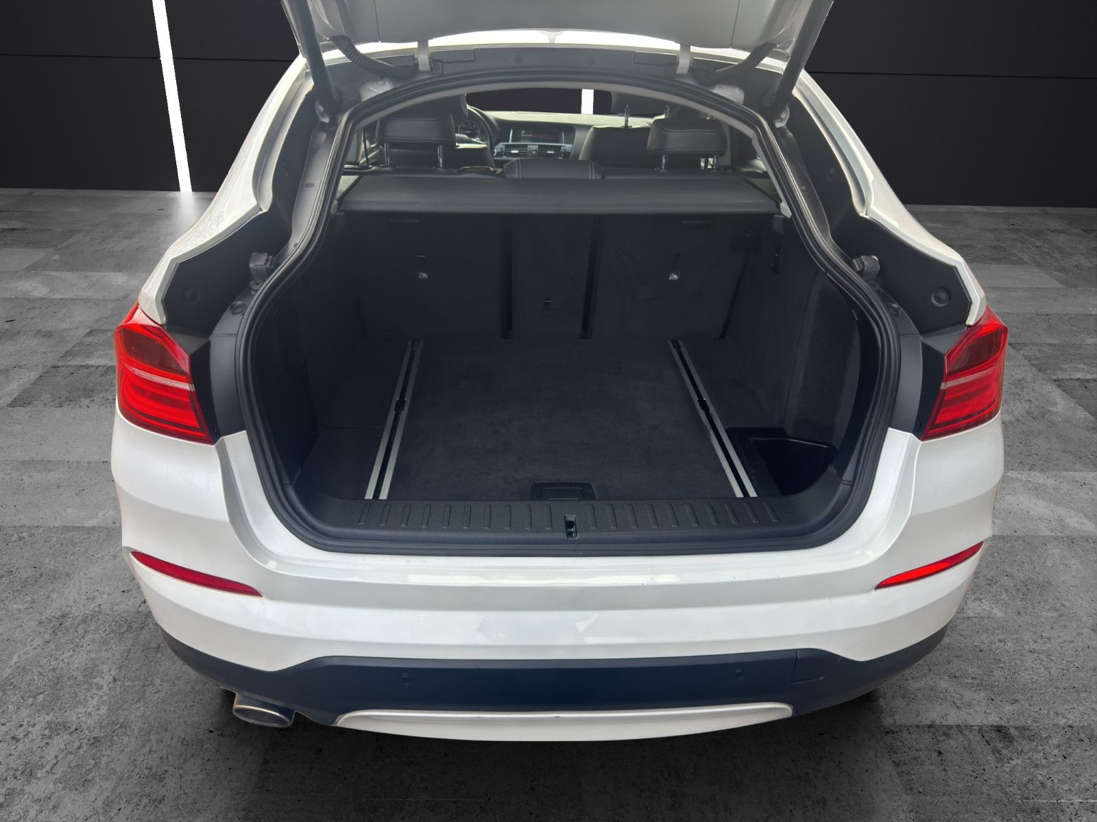 Fahrzeugabbildung BMW X4 xDrive 20d Advantage*Business Paket*Shz*Navi*