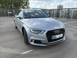 Audi A3 35 TFSI Sportback AHK (versenkbar), GaragenFz - Audi A3 mit Benzin-Antrieb: Kombi, Automatik