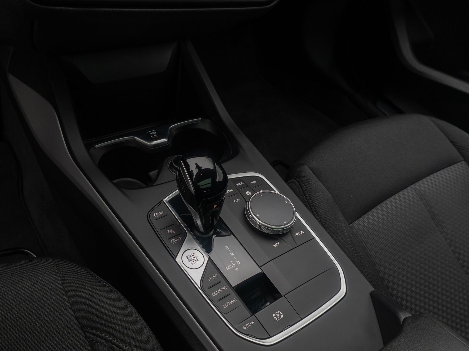 Fahrzeugabbildung BMW 120i GeschwindigReg PDC LED DAB Panorama WLAN