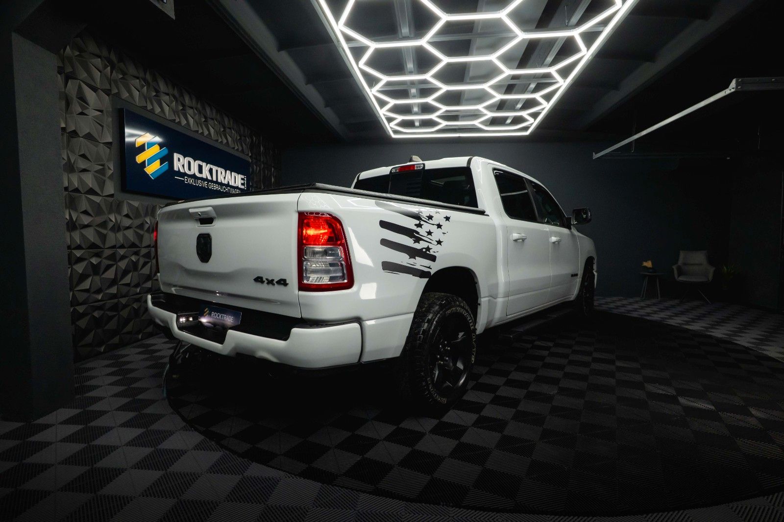 Fahrzeugabbildung Dodge RAM 5.7 V8 HEMI 4x4 OFFROAD Night-Paket *PANO*