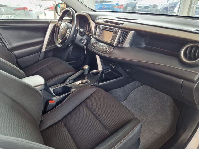 Toyota RAV 4 AWD Anhängerzug Silber Automatik