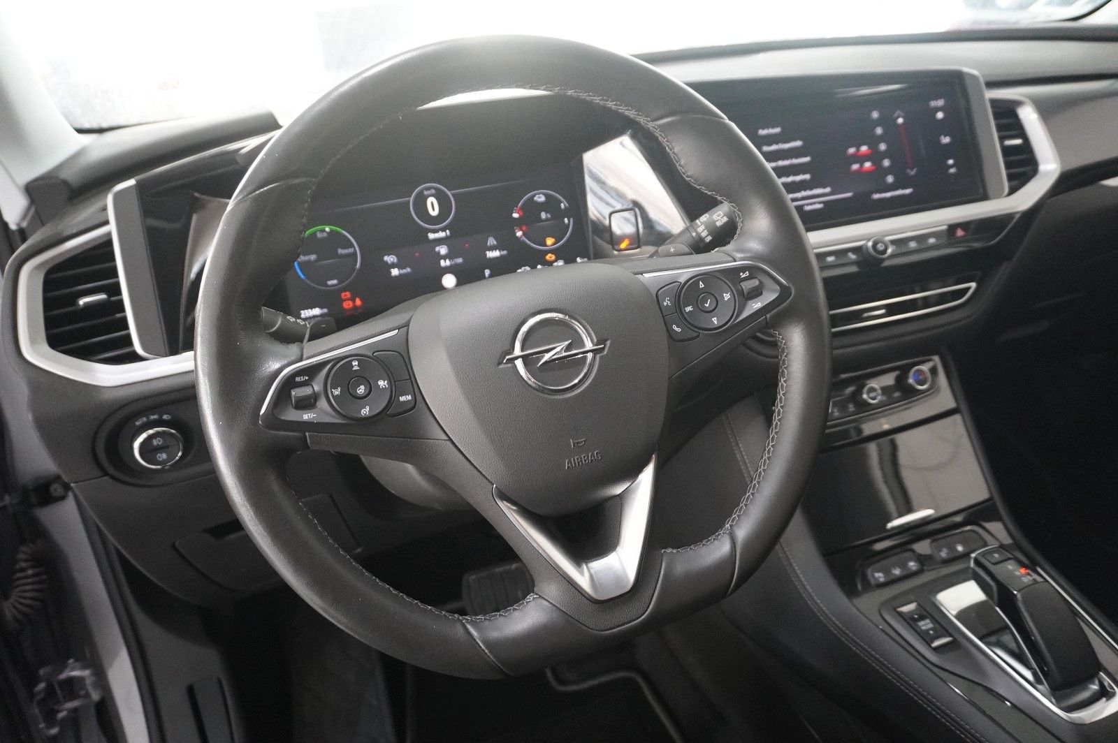Fahrzeugabbildung Opel Grandland (X) ULTIMATE 4HYBRID NAVI/LED/SPORT/SH