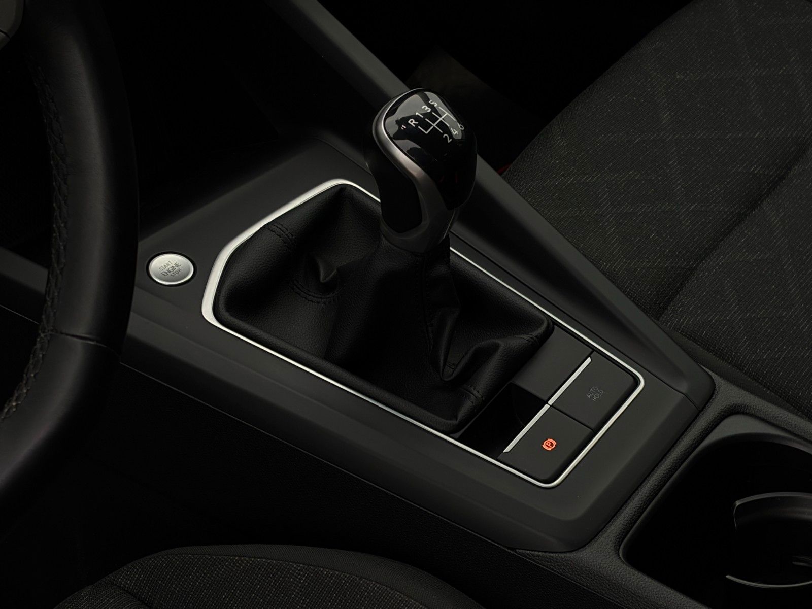 Fahrzeugabbildung Volkswagen Golf 1.5 TSI Life ACC LKAS PDC SHZ 3Z-Klima LED