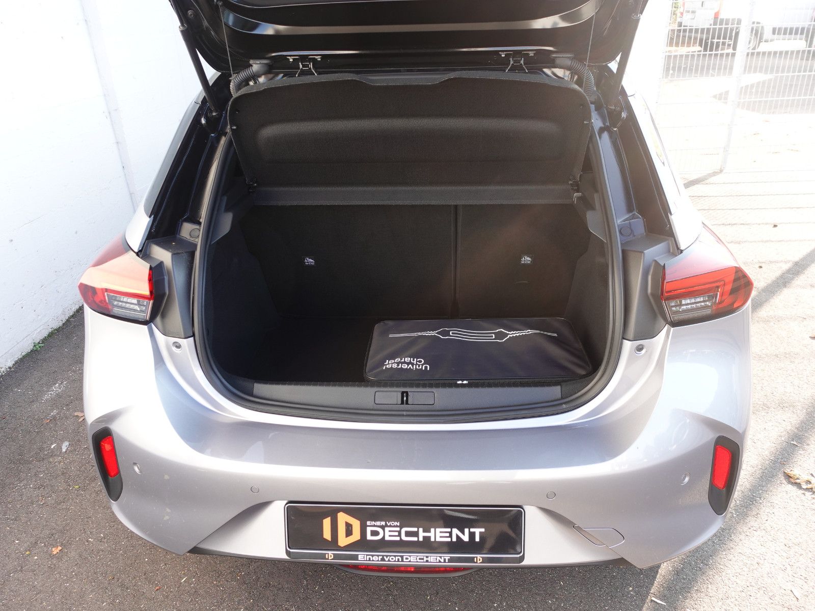 Fahrzeugabbildung Opel Corsa-e Ultimate,10"Navi,MatrixLED,Sitzhz,PP,DAB