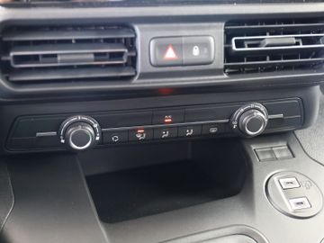 Opel Combo Cargo E 1.5D KLIMA WINTERPAK SITZH APP LED
