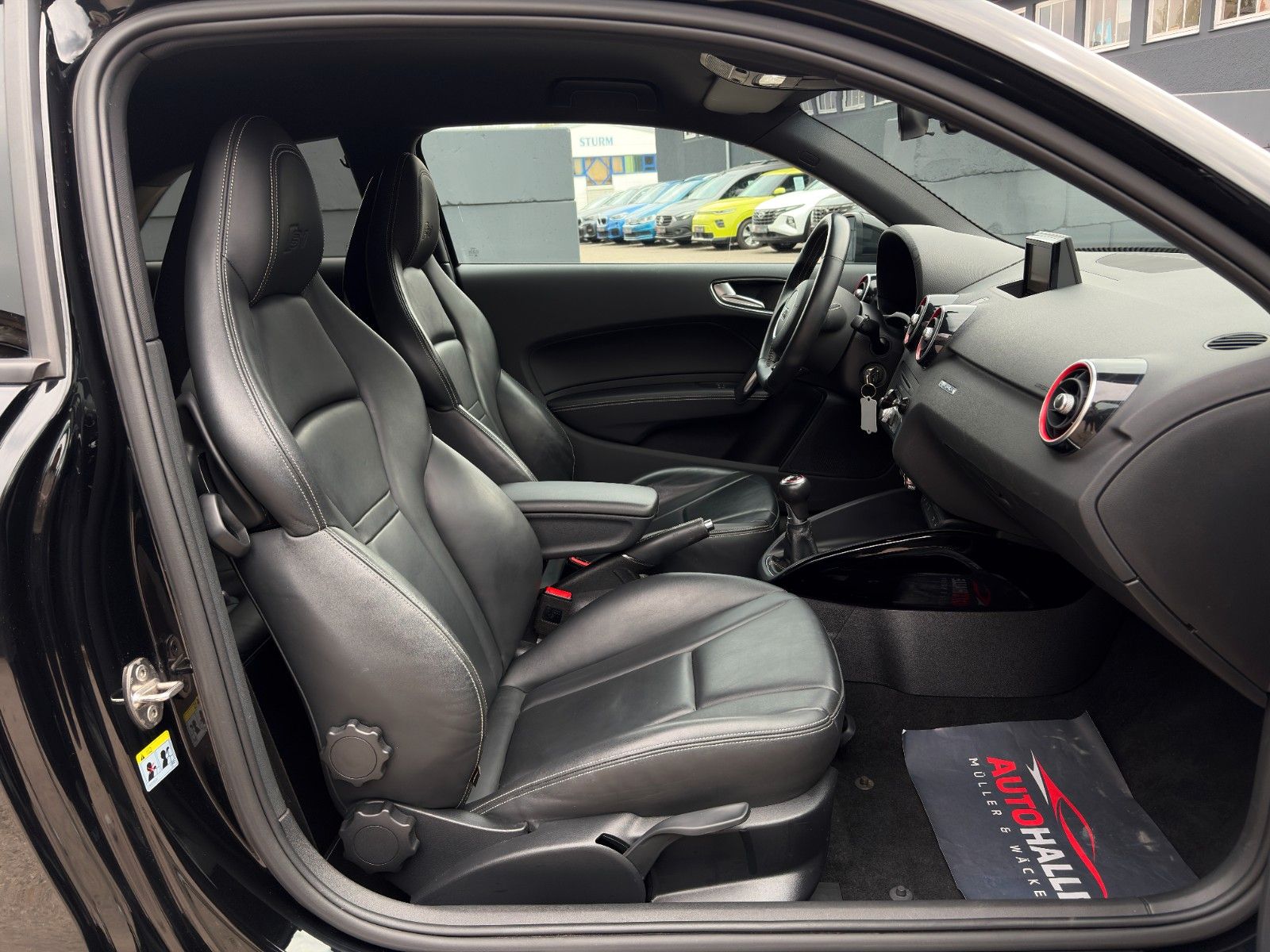 Fahrzeugabbildung Audi S1 2.0 TFSI quattro SHZ PDC Navi Leder Ambiente