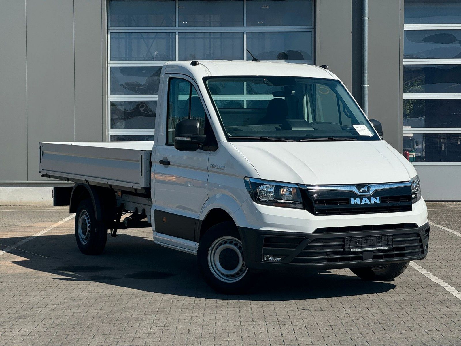 Fahrzeugabbildung MAN TGE 3.180 4x2 Pritsche Automatik, AhK, AppleCar