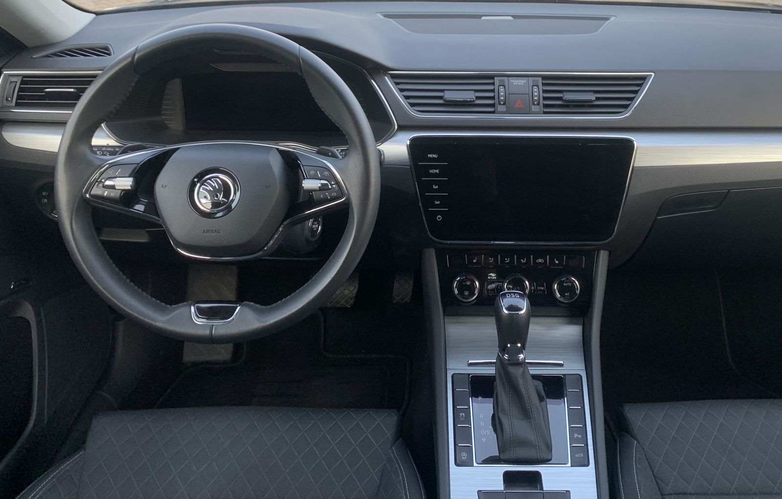 Fahrzeugabbildung SKODA Superb 2.0 TDI*AHK*LED*Cam*CANTON*Digital*ELH*