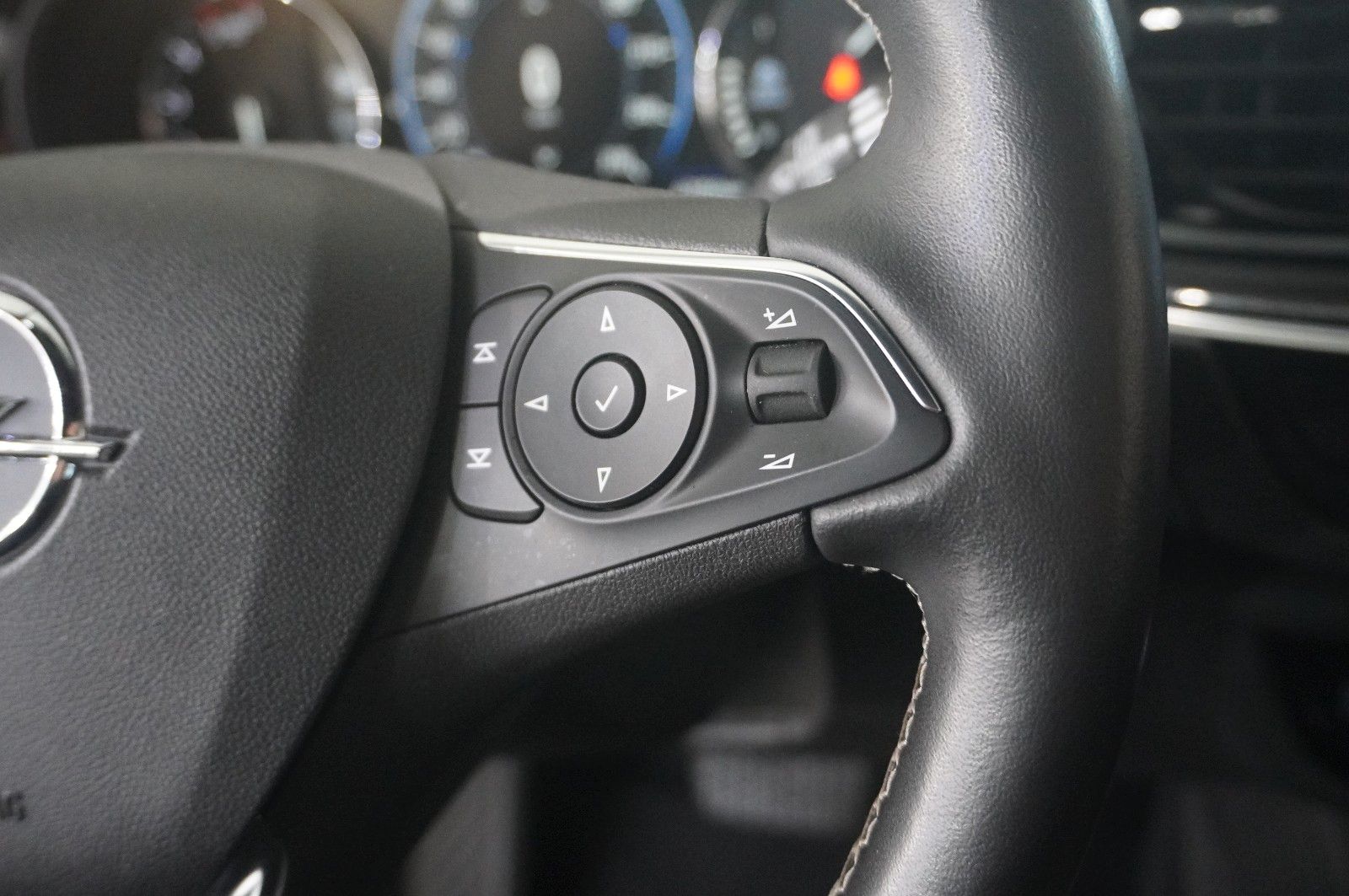 Fahrzeugabbildung Opel Insignia B ST 2.0D ELEGANCE NAVI/LED/KAMERA/DAB+