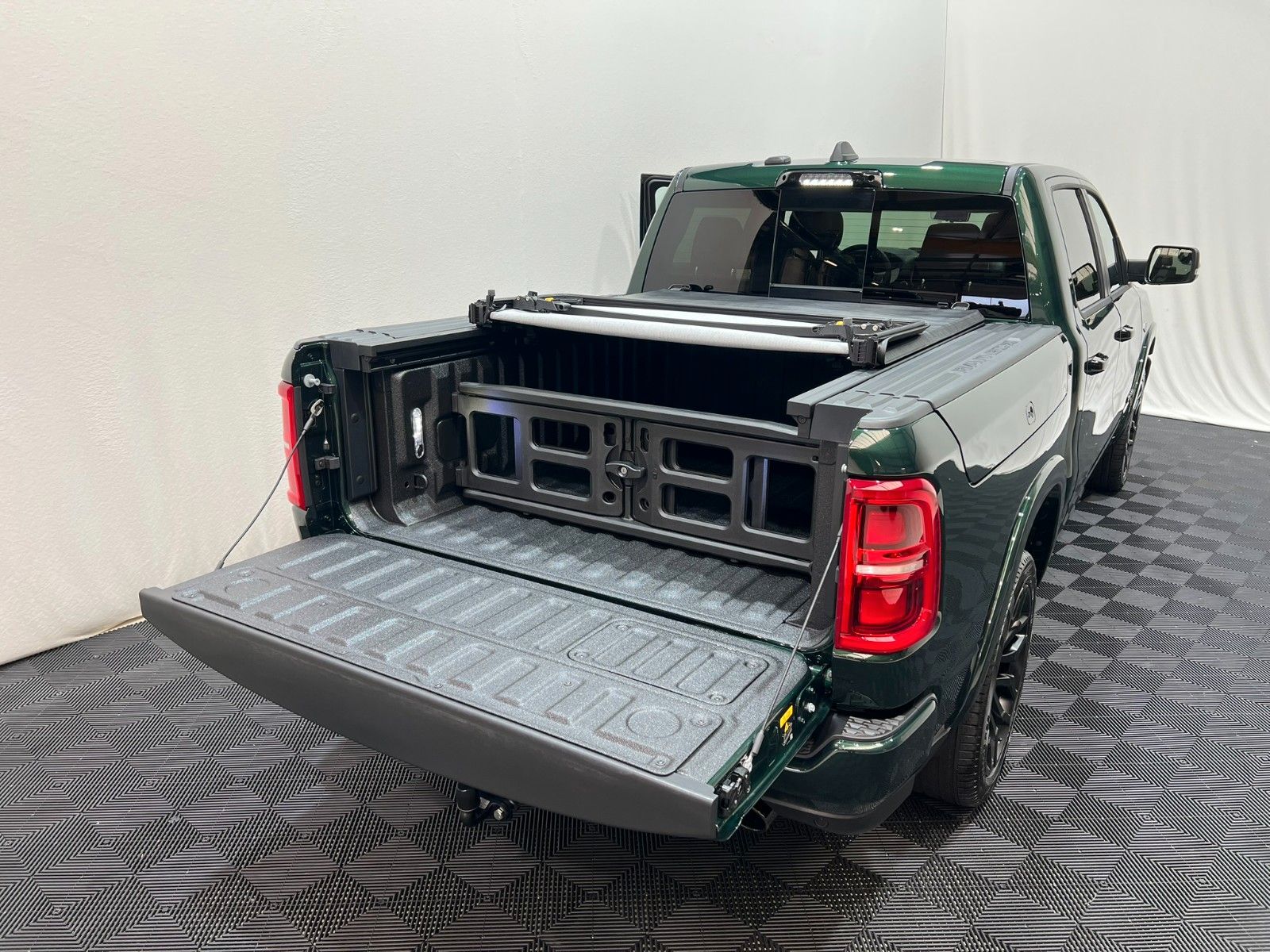 Fahrzeugabbildung Dodge RAM 1500 Limited Night  5,7L V8 HEMI