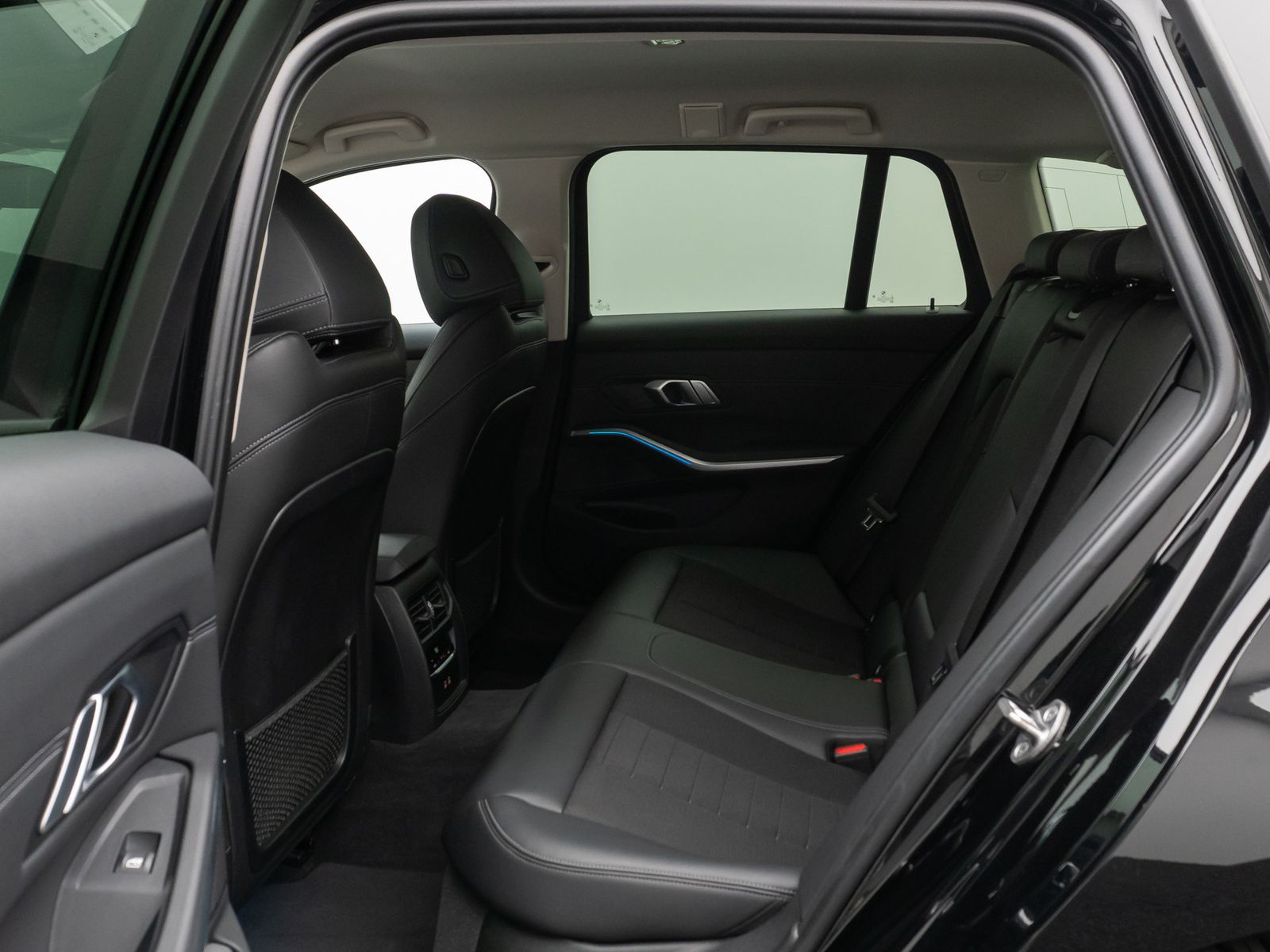 Fahrzeugabbildung BMW 330e Sport Line DAB HiFi WLAN Stop&Go PDC Alarm