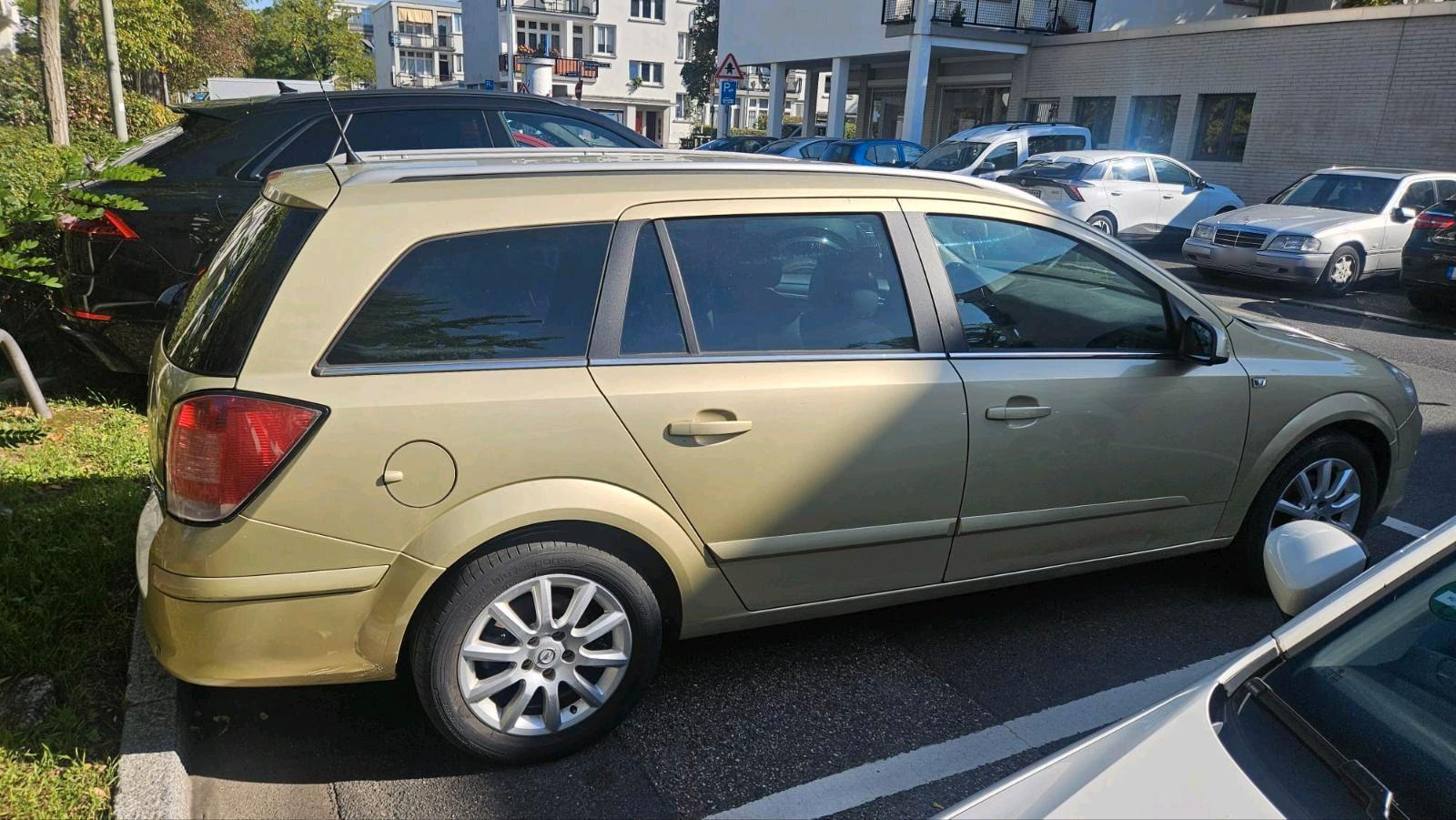 Opel Astra 2004 — interior