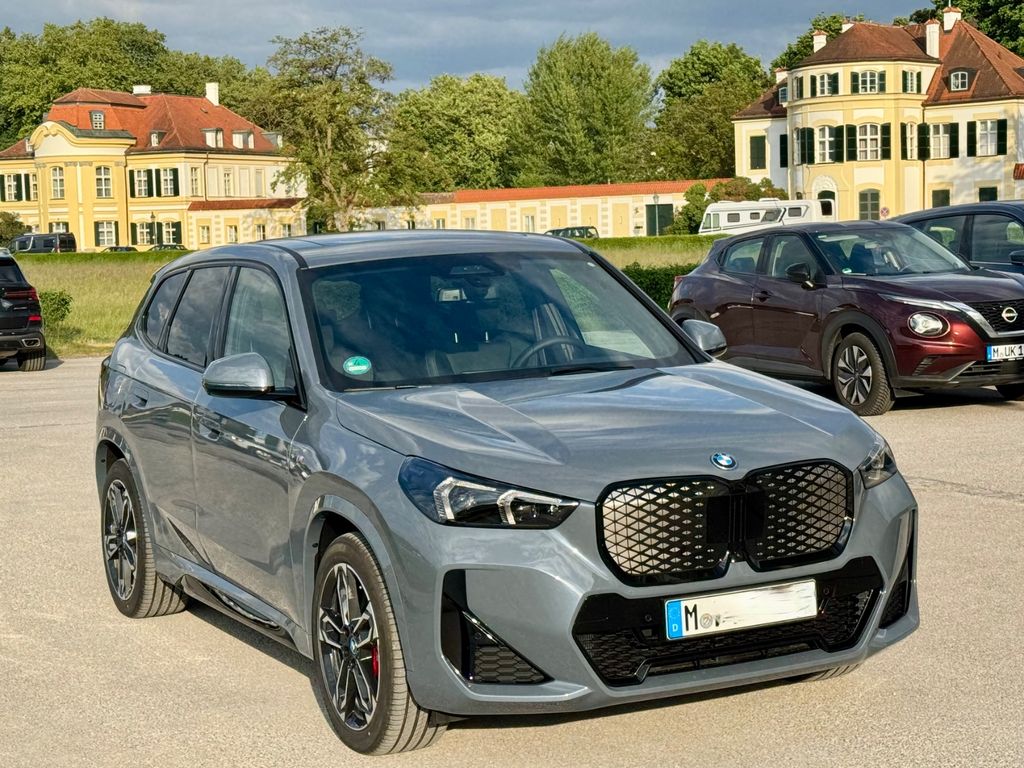 BMW iX1 xDrive30 M SPORT PRO, Top Ausst. 10/24 300km