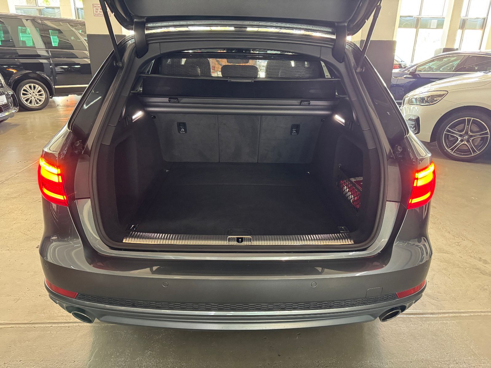 Fahrzeugabbildung Audi A4 2.0 TFSI S-TRONIC 3X-SLINE VIRTUAL LED VOLL