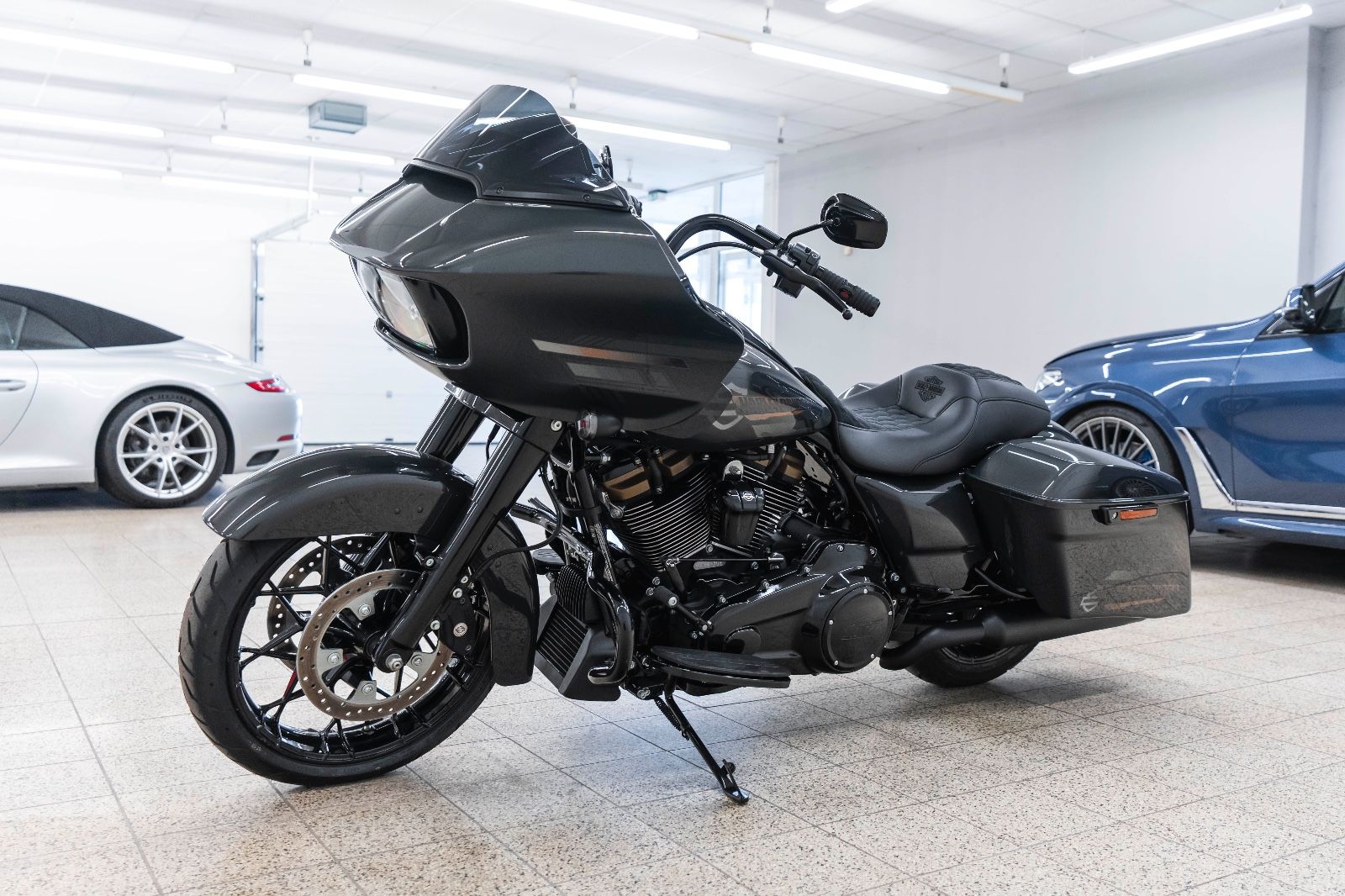 Fahrzeugabbildung Harley-Davidson FLTRXST Road Glide