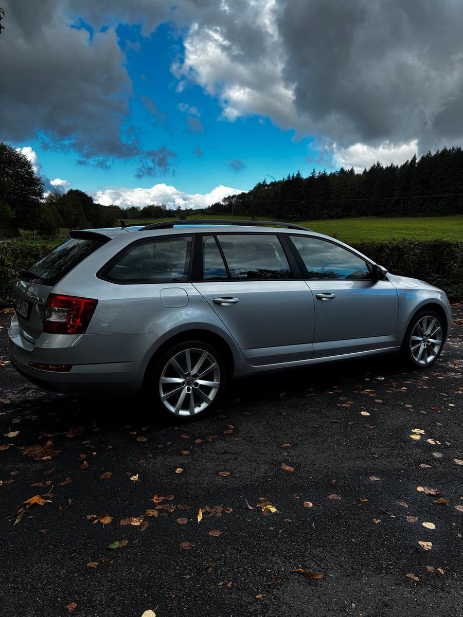 Skoda Octavia 2014 — rear view