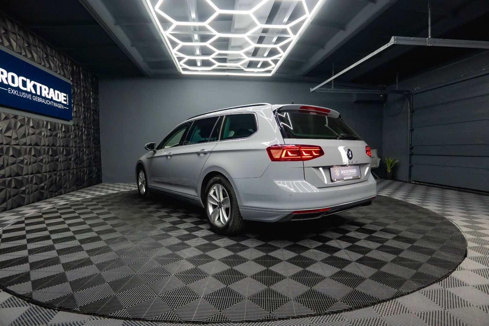 Fahrzeugabbildung Volkswagen Passat Variant 2.0 TDI IQ Business *ACC*LED*DCC*