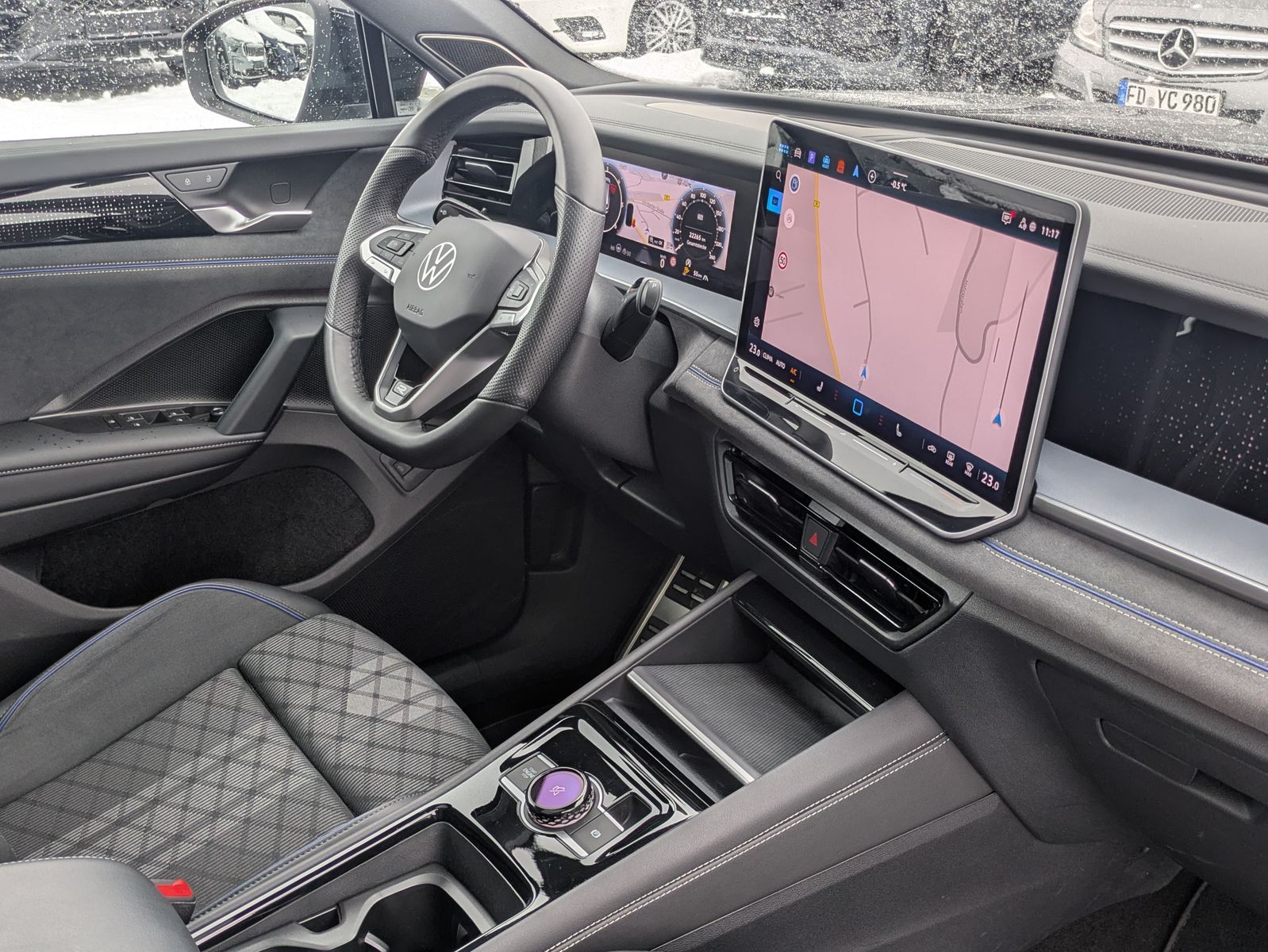 Fahrzeugabbildung Volkswagen Tayron 2.0 TDI 4M R-Line 7Si*MATRIX*AHK*PANO*HUD