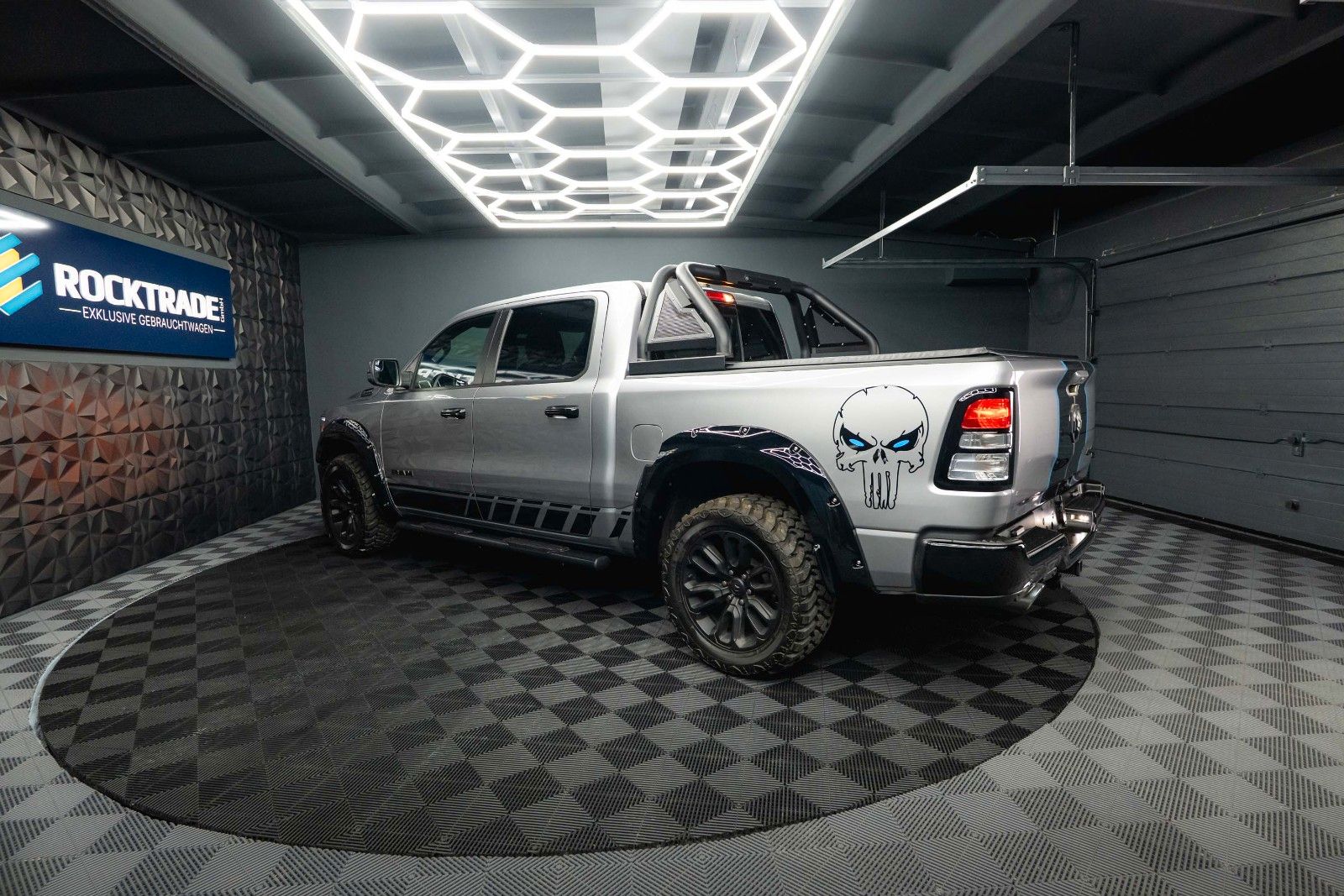 Fahrzeugabbildung Dodge RAM 5.7 V8 HEMI 4x4 OFFROAD Night PUNISHER 19%