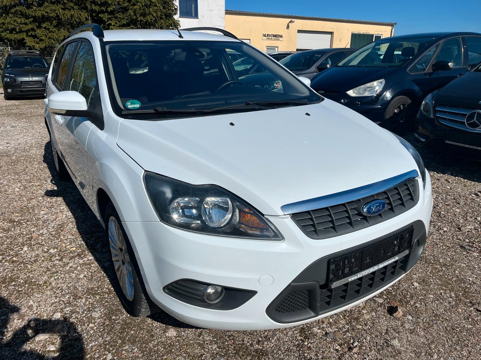 Ford Focus 2010 — вигляд ззаду
