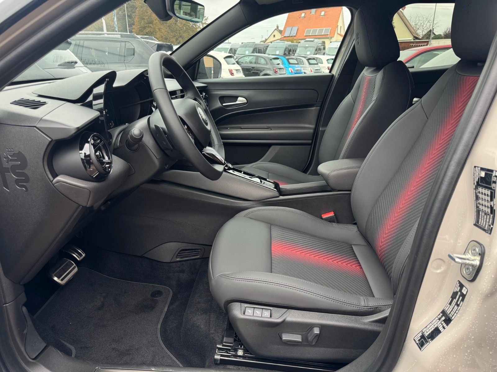 Fahrzeugabbildung Alfa Romeo Junior Ibrida Benzin Speciale 145PS Navi Kamera