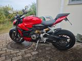 Ducati Streetfighter V2 - Ducati Streetfighter V2 S