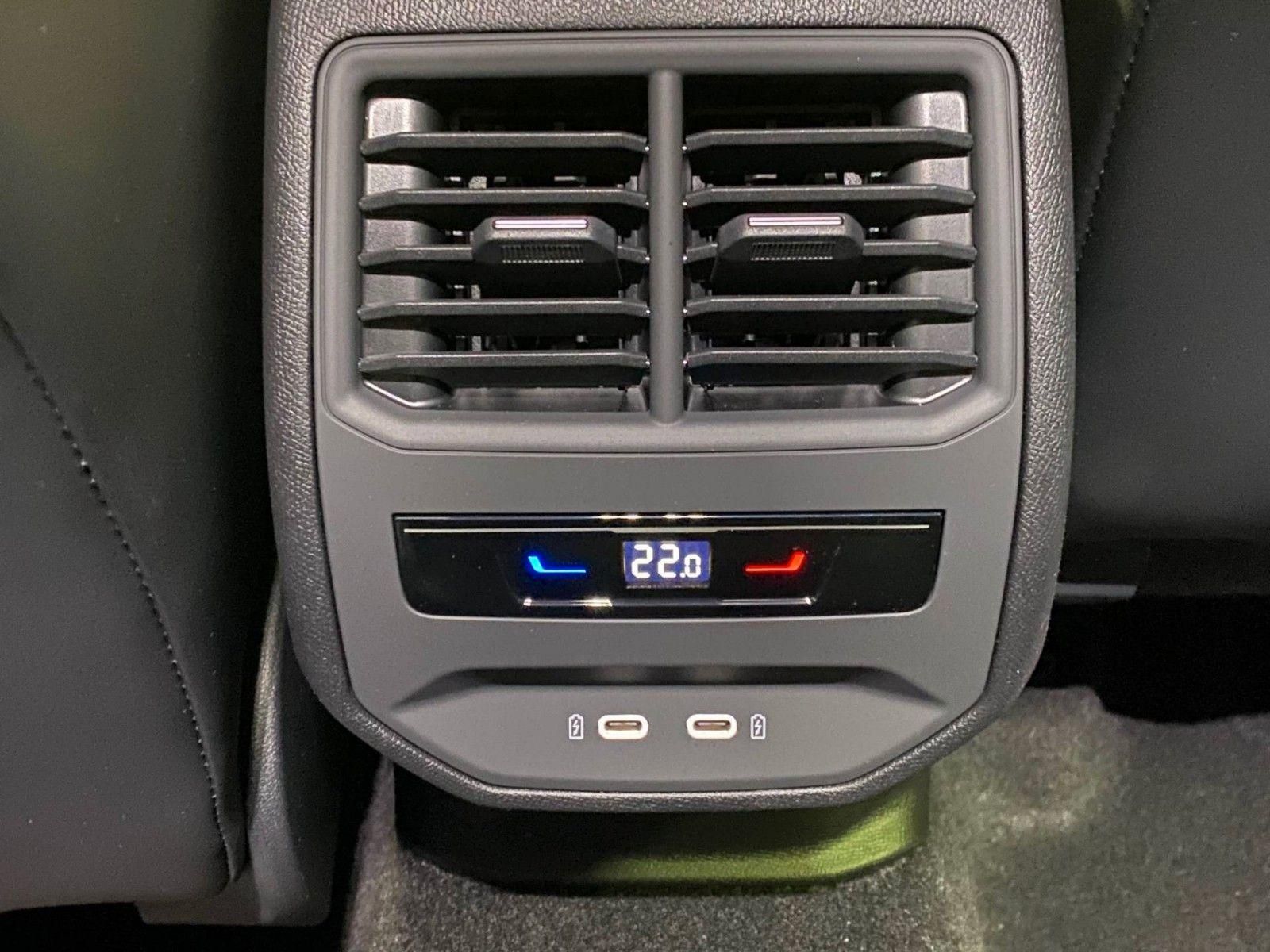 Fahrzeugabbildung CUPRA Leon ST 1.5 eTSI DSG MHEV+Schwellerverbreiterun