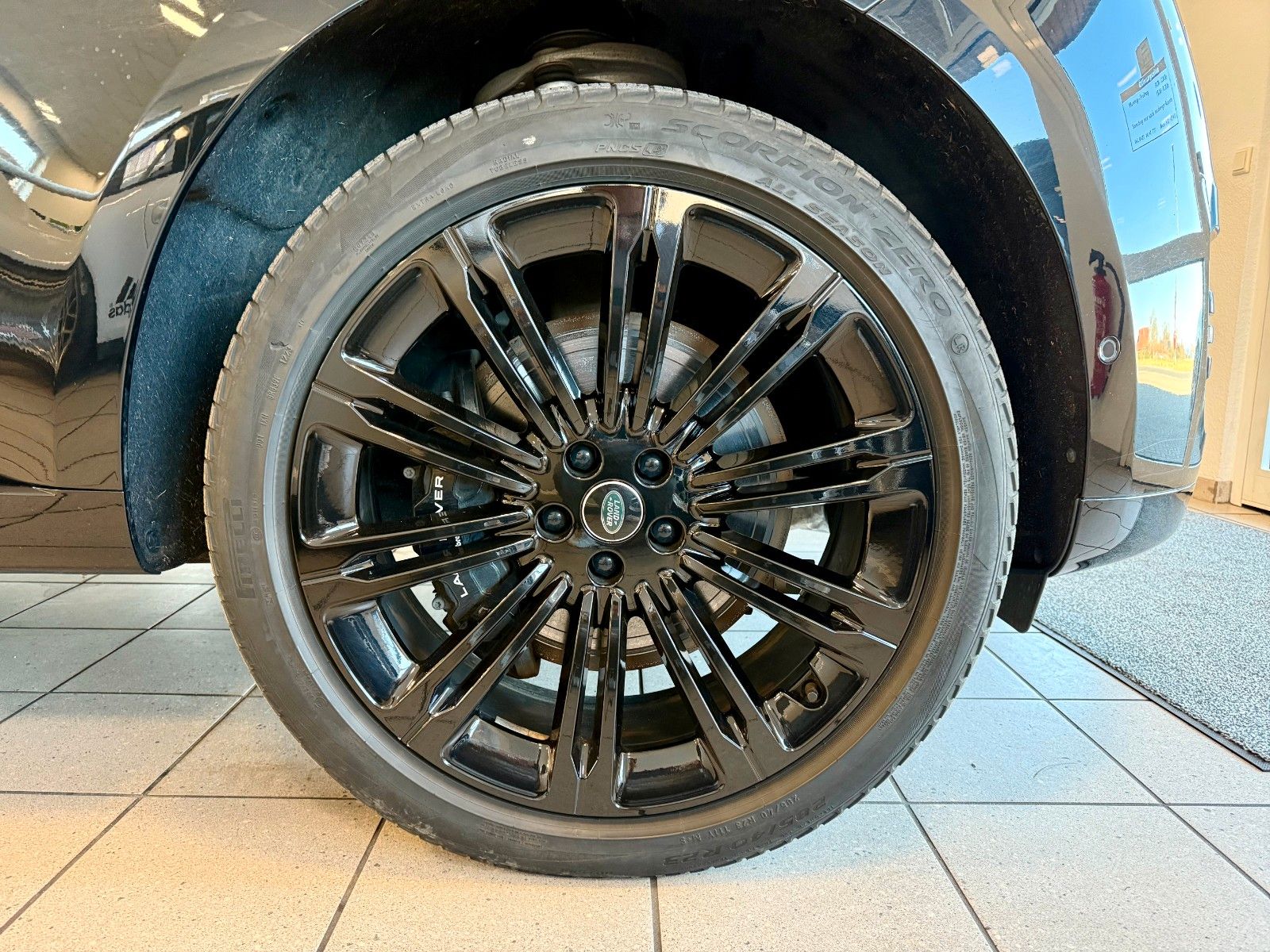 Fahrzeugabbildung Land Rover Range Rover LWB P530 Autobiography 7-Sitzer/23"