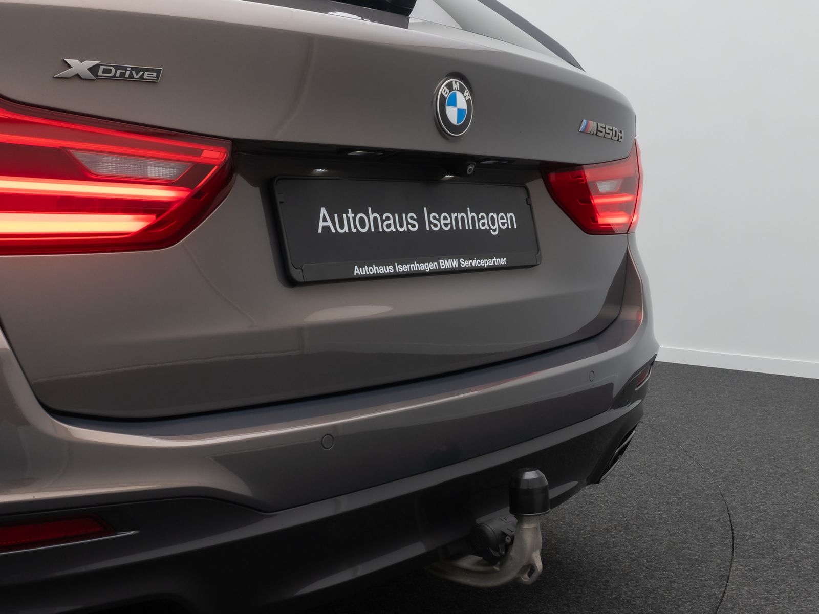 Fahrzeugabbildung BMW M550d xD Kamera AHK HUD SoftCl MassageDAB 20Zoll