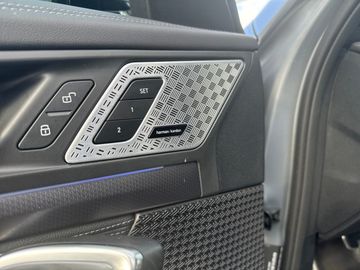 BMW iX1 xDrive30 M Sportpaket Head-Up HK HiFi DAB