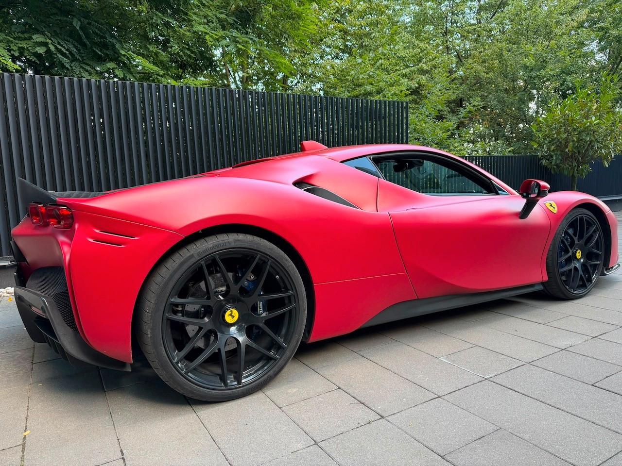 Ferrari SF90 *Lift *Carbon *AFS *Carplay *MATT LACKIERUN