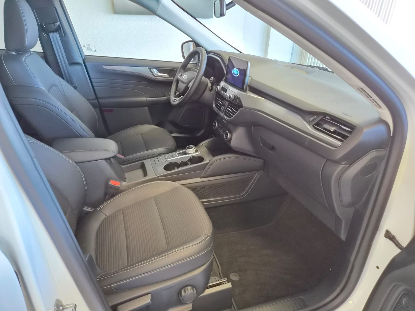 Fahrzeugabbildung Ford Kuga Titanium X / AUTOMATIK / GARANTIE / LED
