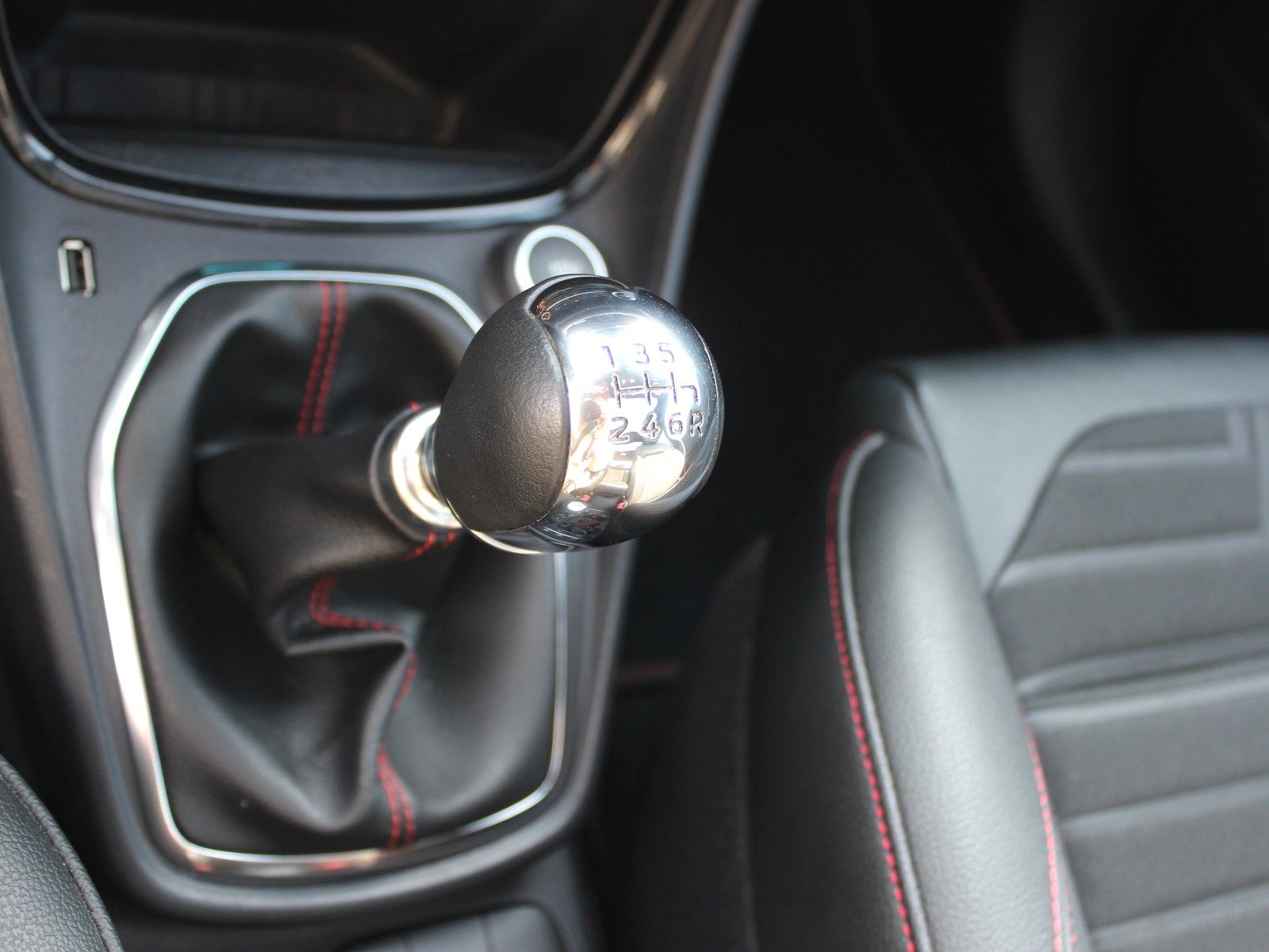 Fahrzeugabbildung Ford Puma ST-Line X 1,0 EcoBoost Mild Hybrid