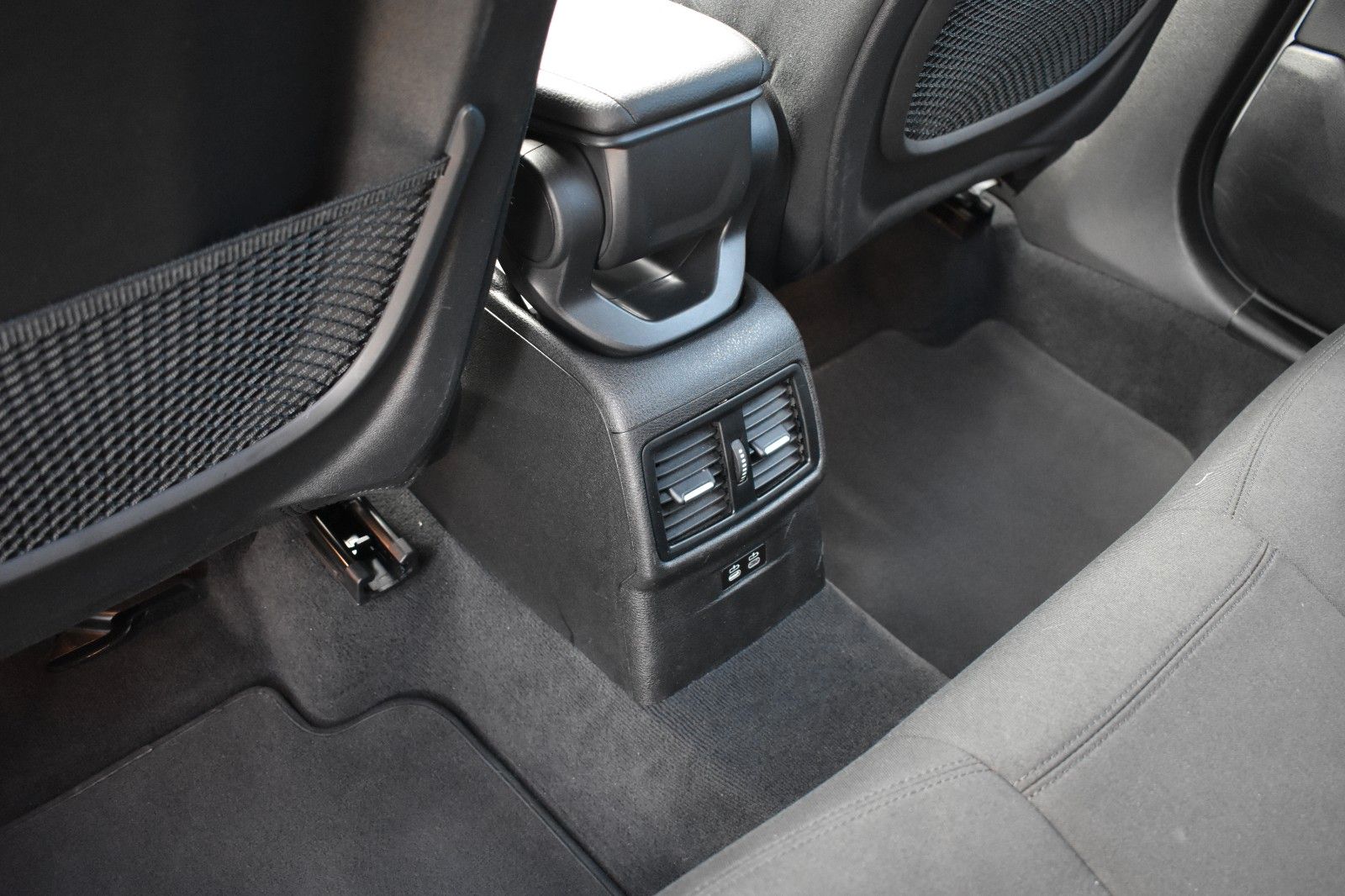 Fahrzeugabbildung BMW X1 xDrive 20 d Advantage AHK H&K