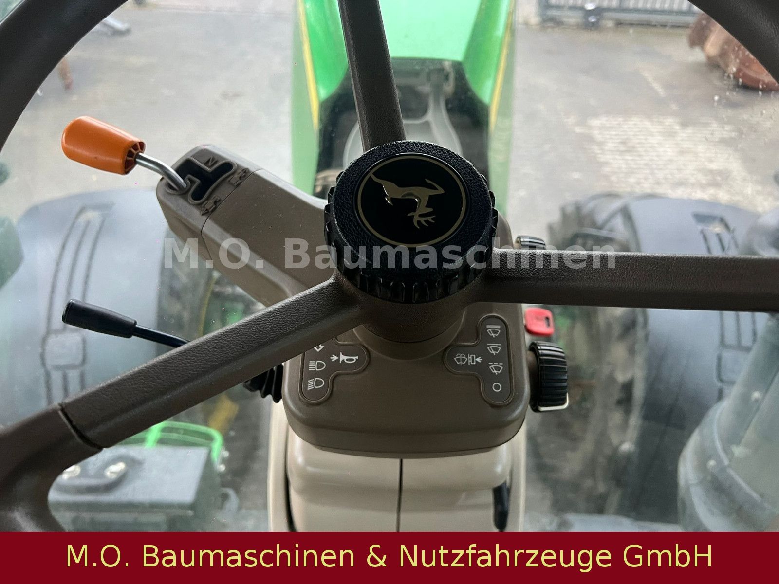 Fahrzeugabbildung John Deere 8370 R