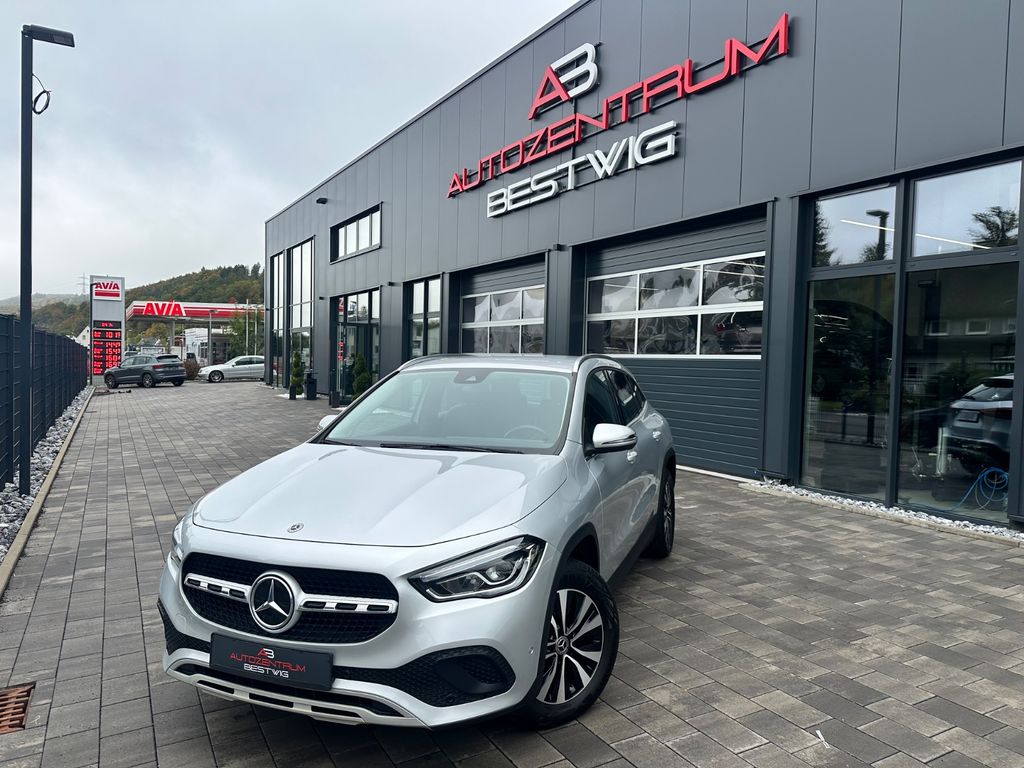 Mercedes-Benz GLA 220