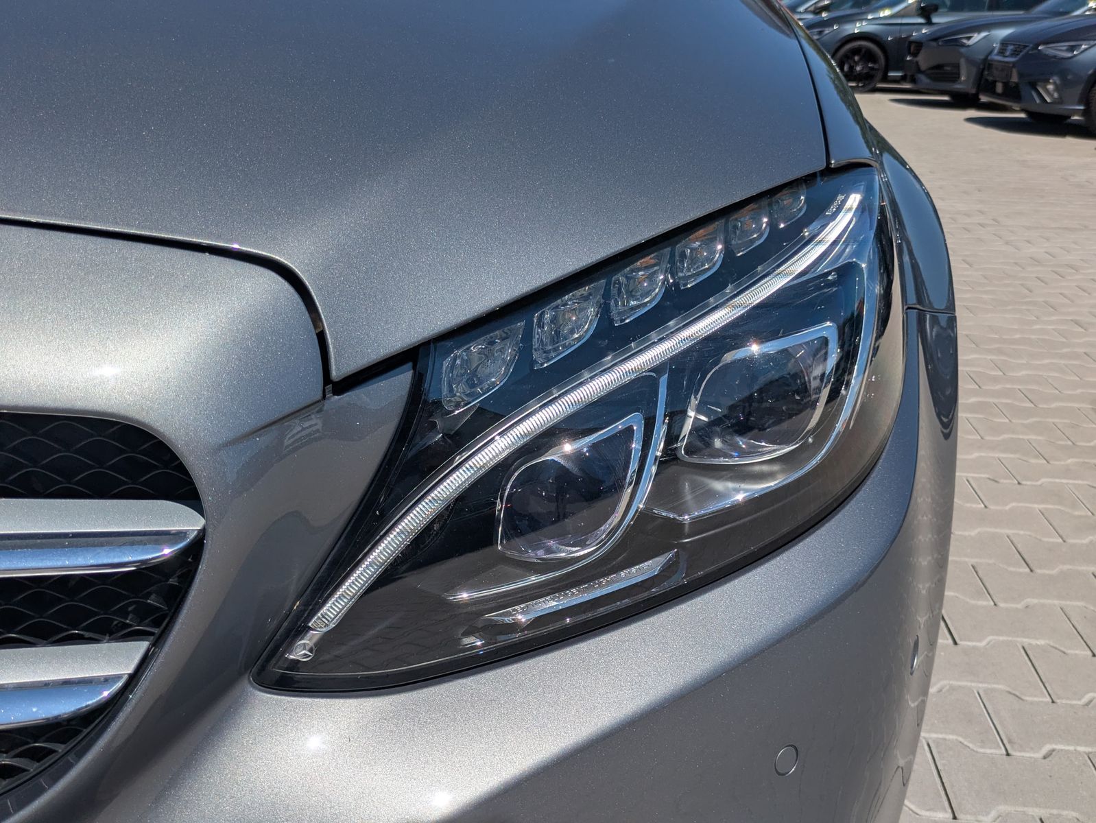 Illustration du véhicule Mercedes-Benz C 250 d BlueTec AVANTGARDE 4Matic ACC/KAM/LED