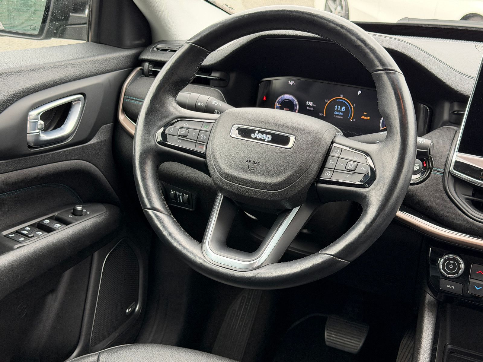 Fahrzeugabbildung Jeep Compass Upland/ALIPINE-SOUND/360°KAM/CARPLAY