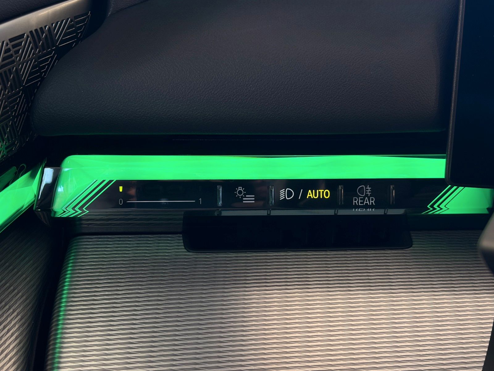 Fahrzeugabbildung BMW i5 eDrive40 Touring M Sport Shadow 360° B&W HuD