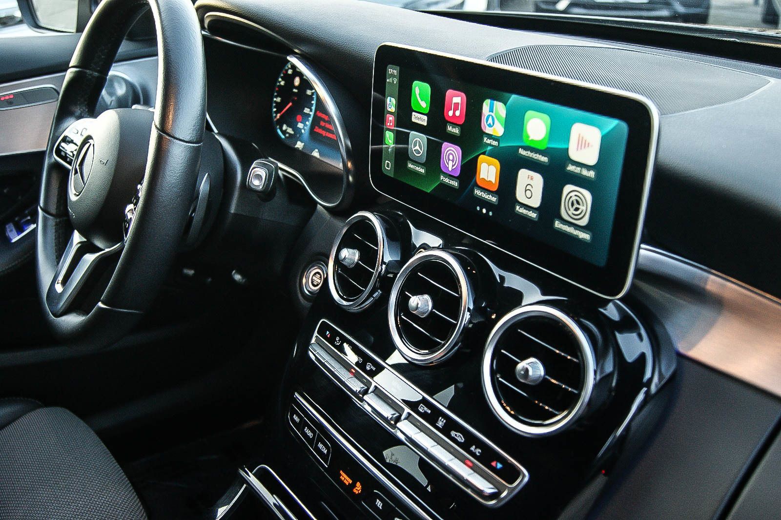 Fahrzeugabbildung Mercedes-Benz C 300 e T 9G-T Avantgarde AHK BURMESTER LED KAME