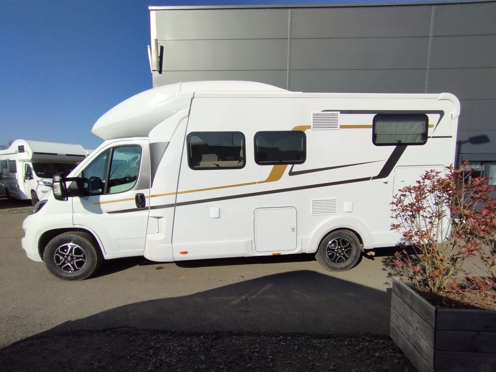 Fahrzeugabbildung Eura Mobil Profila RS PRS 695 EB Automatik + Mondial Paket