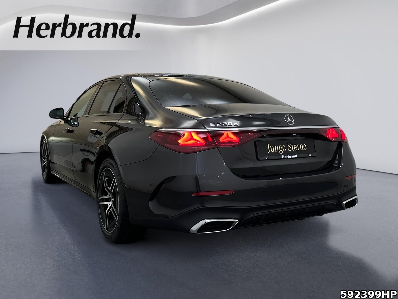 Mercedes-Benz E 220 d AMG Night Distronic Ambiente Keyless 19 foto 4