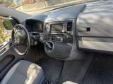 Volkswagen T5 .2 Multivan xenon AHK 7 Sitzer Navi 2 Schiebt - Volkswagen T5 Multivan mit Diesel-Antrieb: Kleinbus
