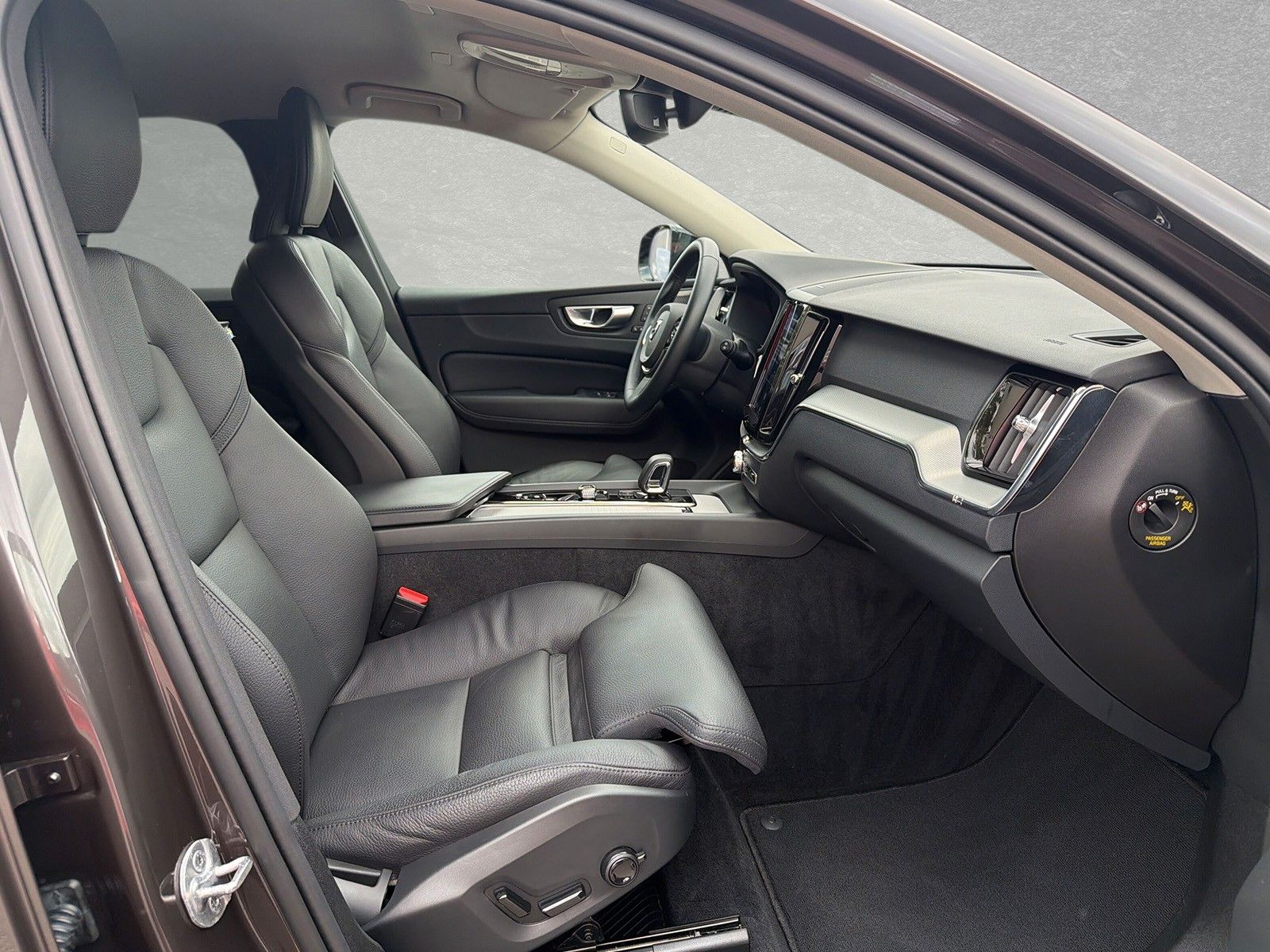 Volvo XC60 B4 AWD Mild-Hybrid Plus Dark ACC BLIS foto 4