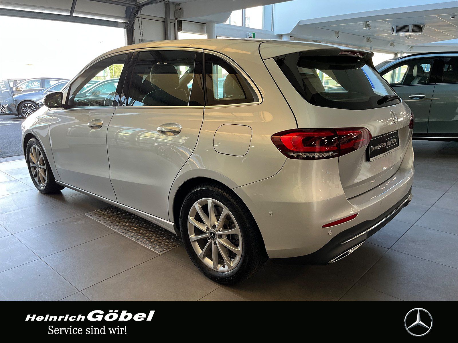 Fahrzeugabbildung Mercedes-Benz B 250 PROGRESSIVE+PANO+360°-KAM+NAVI+DISTRONIC+