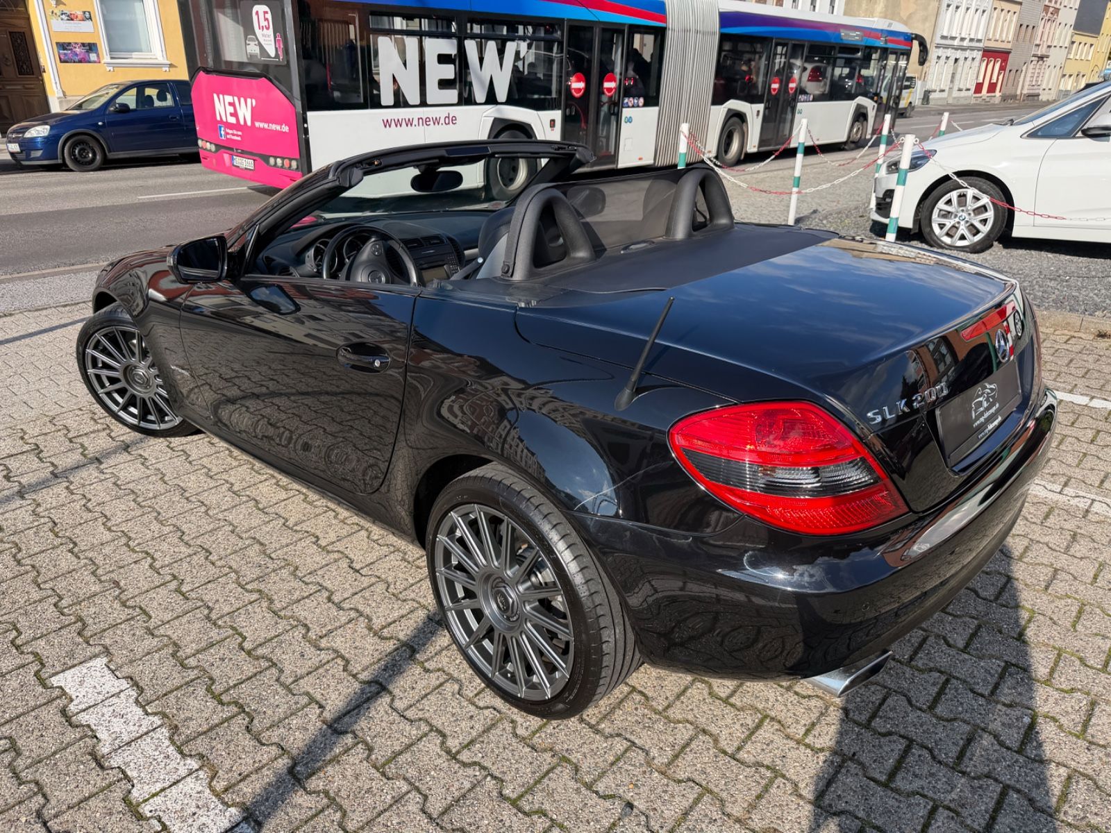 Fahrzeugabbildung Mercedes-Benz SLK 200 Kompressor 18 ZOLL LEDER AIRSCARF TEMPOM