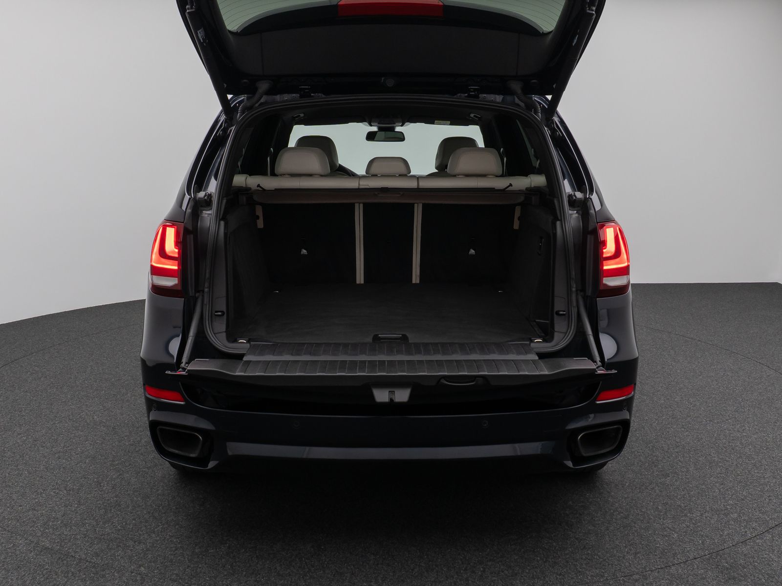 Fahrzeugabbildung BMW X5 xD30d M Sport HUD HiFi NaviPro PDC LED Leder