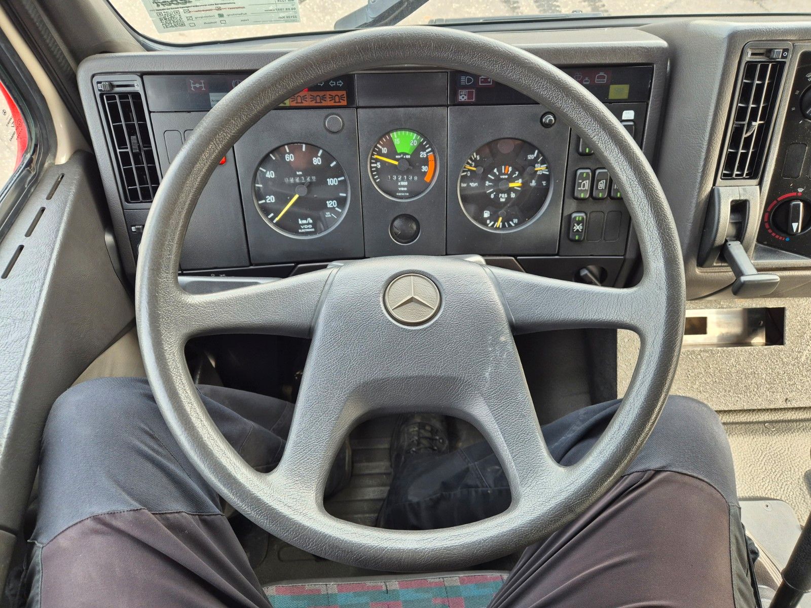 Fahrzeugabbildung Mercedes-Benz 1224 AF 16/12 Löschfahrzeug 1.680l