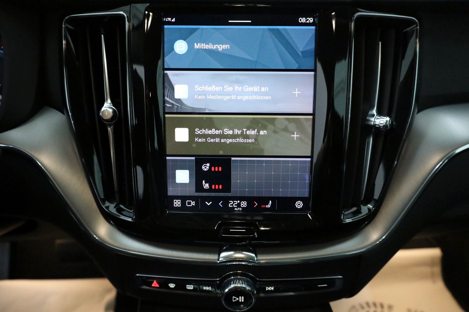 Fahrzeugabbildung Volvo XC60 Momentum Pro Leder,Navi,LED,Panorama,Kamera